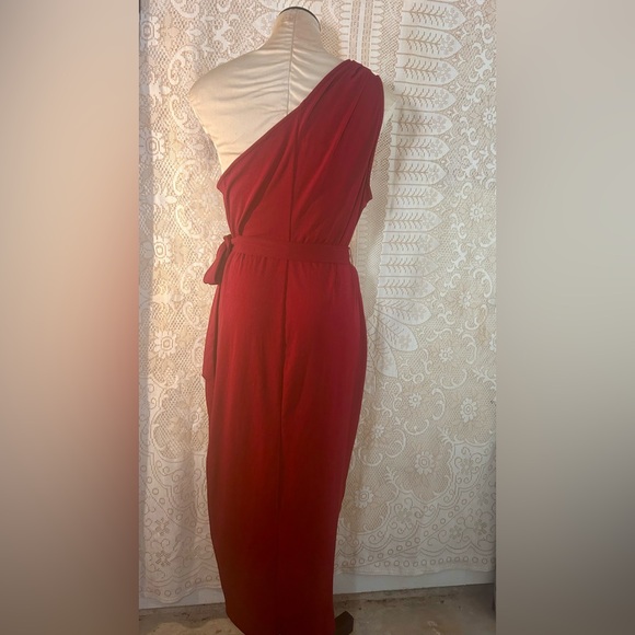 Burgundy Tulip Wrap Pleated Dress: EUC - Picture 4 of 5